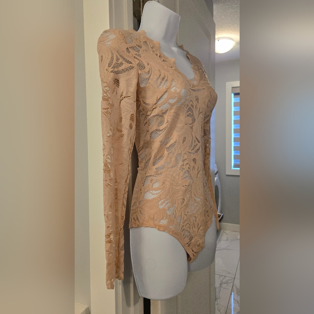 NWOT H&M GOLD LABEL Lace Long Sleeve Bodysuit - Peach. Size 2. - Picture 2 of 12